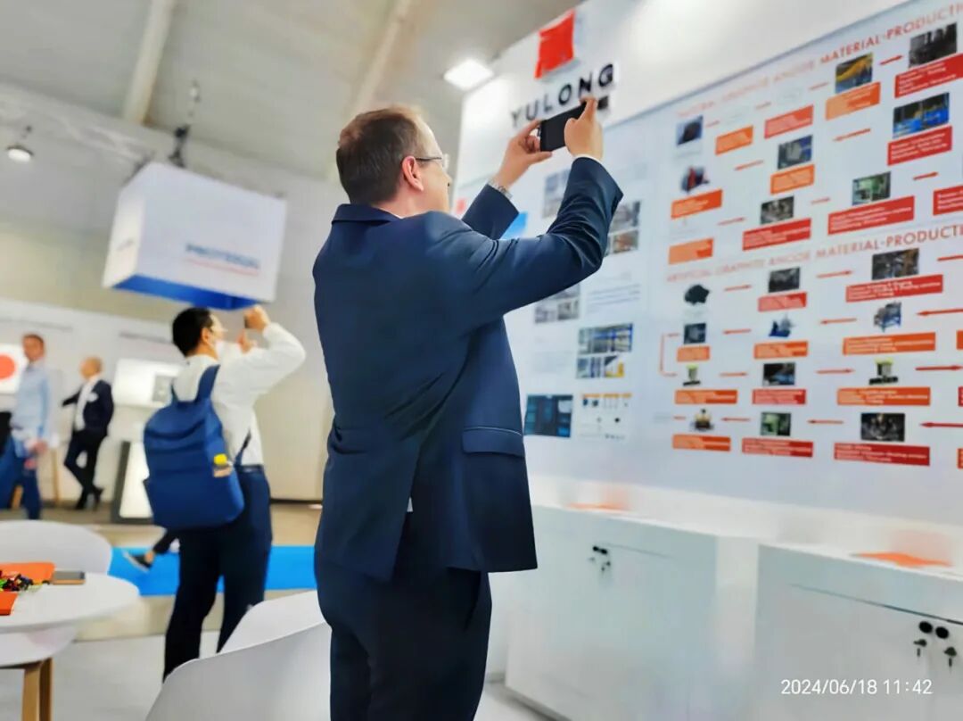 640EZZ1OFMG.jpg 640EZZ1OFMG.jpg